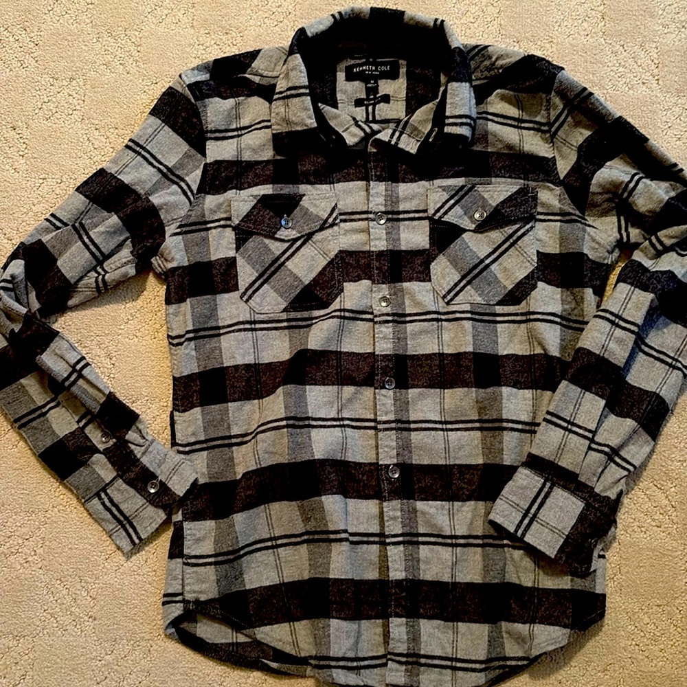 Set of 2 size Medium button down shirts AE and Kenneth Cole